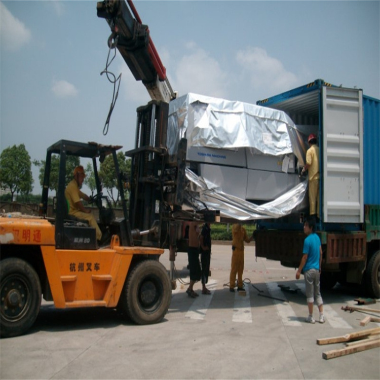 新罗机器吊装移位